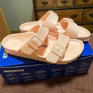 Brand new women’s size 39 Arizona Birkenstock’s